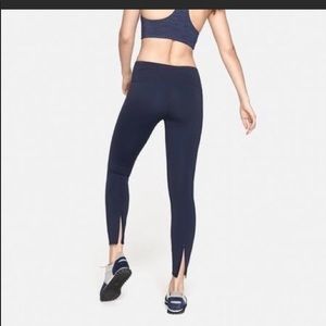 Outdoor Voices Sprint Thermal leggings in Navy